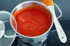 Tomatensauce für die Spinatlasagne
