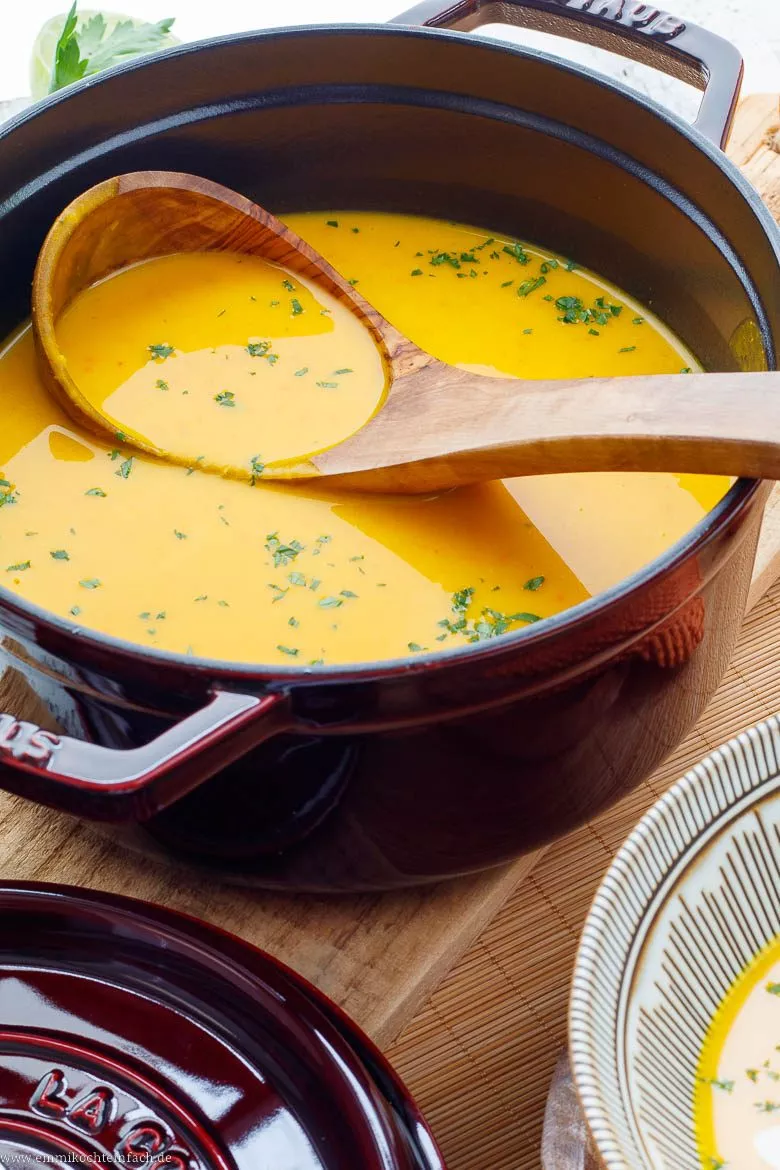 Schnelles Rezept für Kürbissuppe mit Kokosmilch