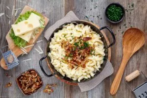 Käse Spätzle Rezept mit Röstzwiebeln