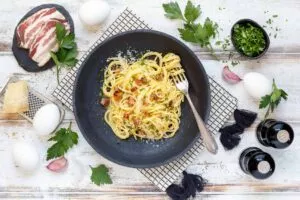 Der Pasta Klassiker mit Ei und Speck - www.emmikochteinfach.de