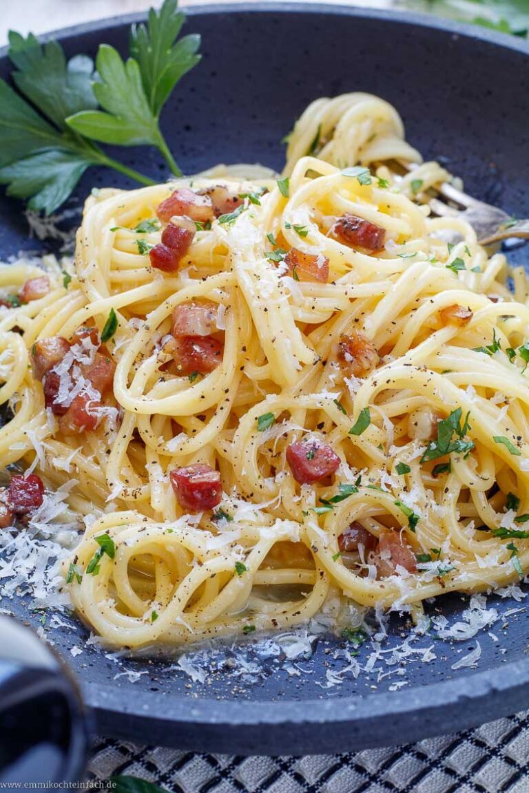 Original Spaghetti Carbonara Rezept - emmikochteinfach