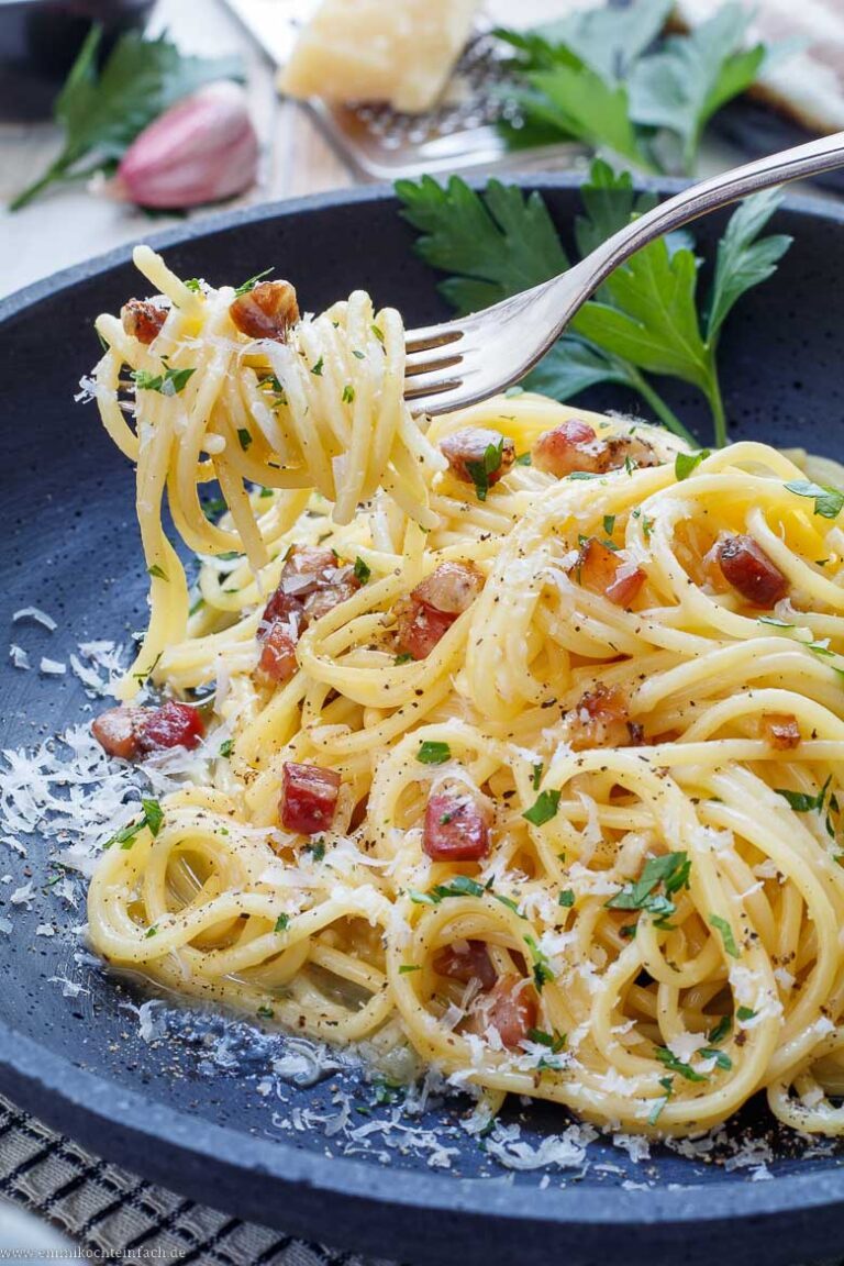 Original Spaghetti Carbonara Rezept - emmikochteinfach