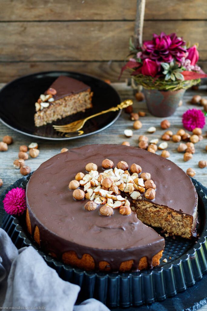 Saftiger Nusskuchen Ohne Mehl - Emmikochteinfach