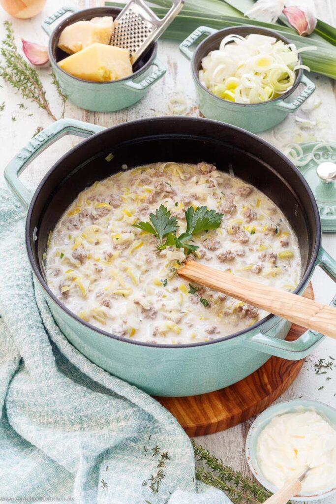 Käse-Lauch-Suppe mit Hackfleisch