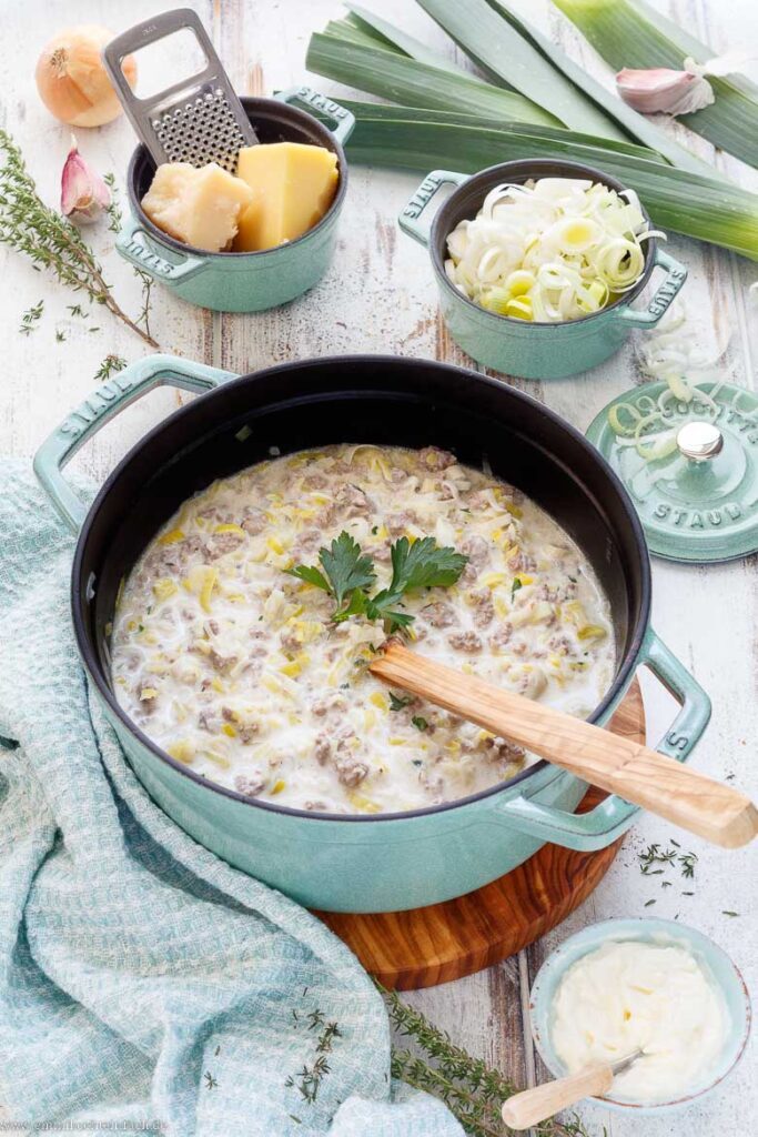 Käse-Lauch-Suppe mit Hackfleisch