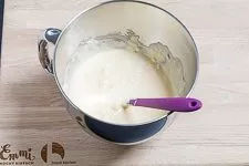 Die Tiramisu Zuckermasse mit Mascarpone unterheben