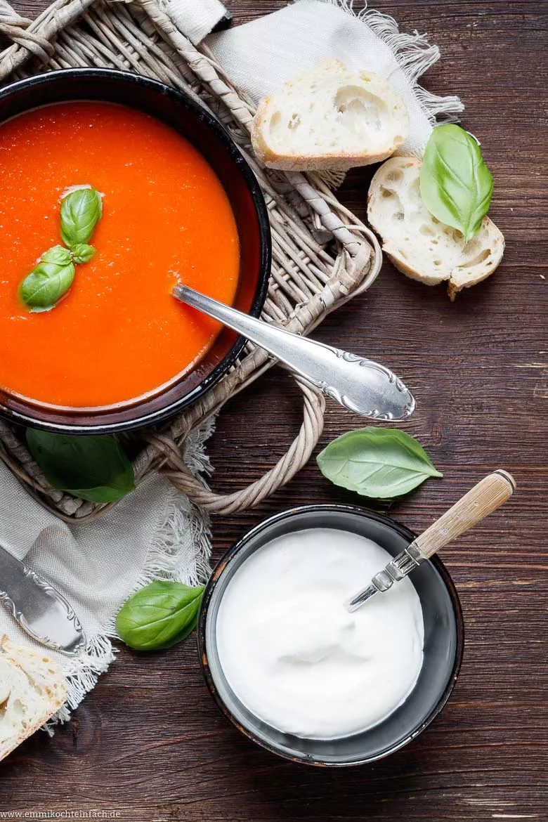 Einfache Tomaten Suppe - www.emmikochteinfach.de