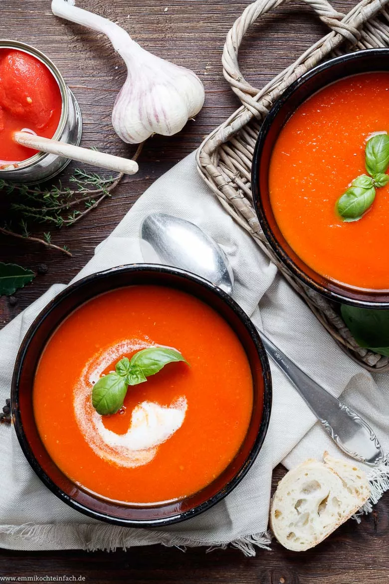 Einfache Tomatensuppe - www.emmikochteinfach.de