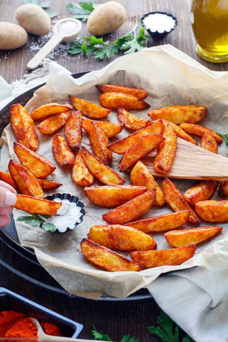 Knusprige Ofenkartoffeln – Kartoffel Wedges - www.emmikochteinfach.de