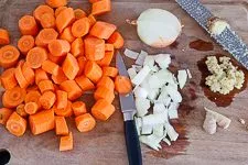 Schnelle Möhrensuppe mit Ingwer - www.emmikochteinfach.de