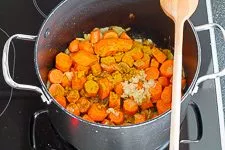 Schnelle Möhrensuppe mit Ingwer - www.emmikochteinfach.de