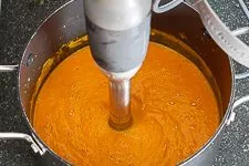 Schnelle Möhrensuppe mit Ingwer - www.emmikochteinfach.de