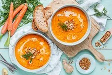 Schnelle Möhrensuppe mit Ingwer - www.emmikochteinfach.de