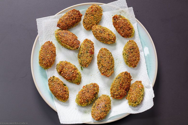 Falafel abtropfen - www.emmikochteinfach.de