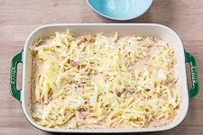 Die Kruste mit Käse für den Nudelauflauf