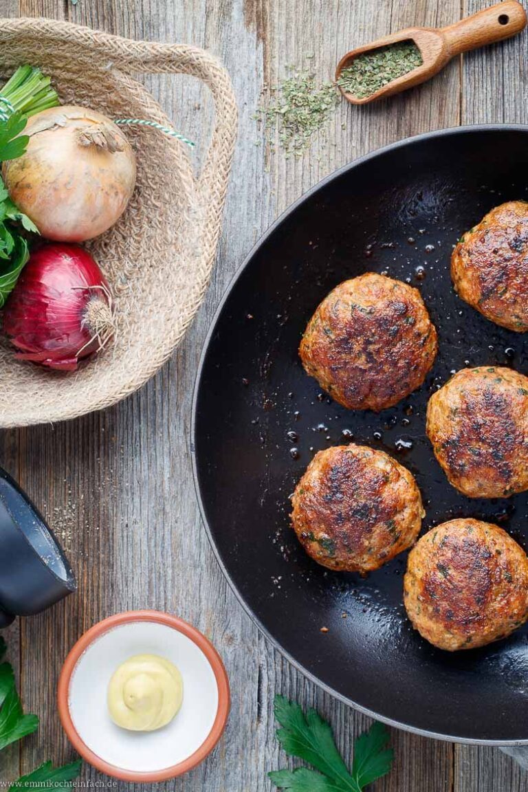 Klassische Frikadellen Rezept - emmikochteinfach