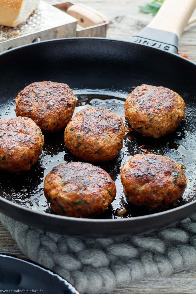 Klassische Frikadellen Rezept - emmikochteinfach