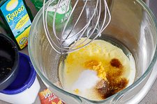 Zitronenkuchen Rezept - saftig & einfach - www.emmikochteinfach.de