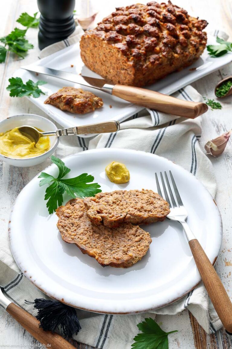 Wie Lange Muss Ein Hackbraten In Den Ofen Klassischer Hackbraten im Ofen - emmikochteinfach