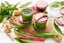 Bärlauch Pesto - www.emmikochteinfach.de