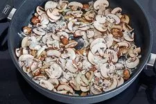 Hähnchengeschnetzeltes mit Pilzen - www.emmikochteinfach.de