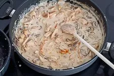 Hähnchengeschnetzeltes mit Pilzen - www.emmikochteinfach.de