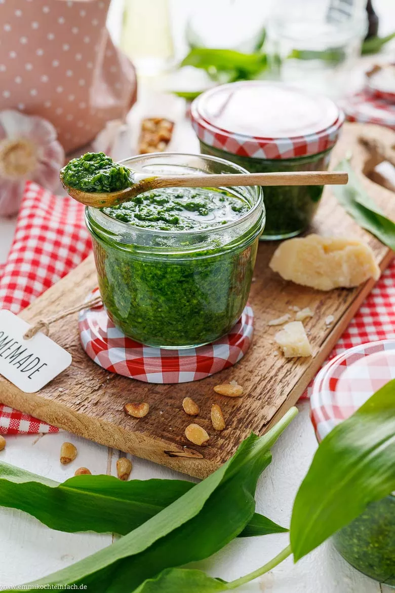 Bärlauch Pesto - www.emmikochteinfach.de
