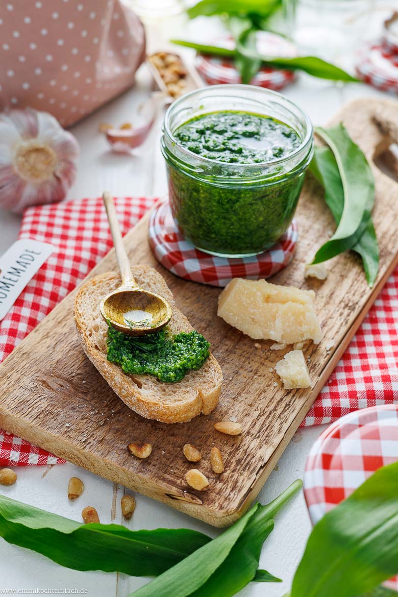 Bärlauchpesto - www.emmikochteinfach.de