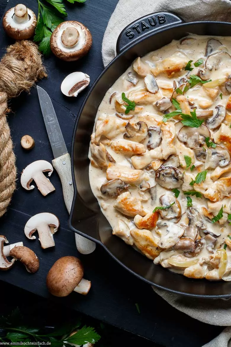 Hähnchengeschnetzeltes mit Pilzen - www.emmikochteinfach.de
