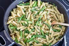 Pasta mit grünem Spargel - www.emmikochteinfach.de