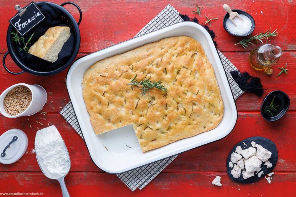 Focaccia-Rezept - der einfache Klassiker - emmikochteinfach