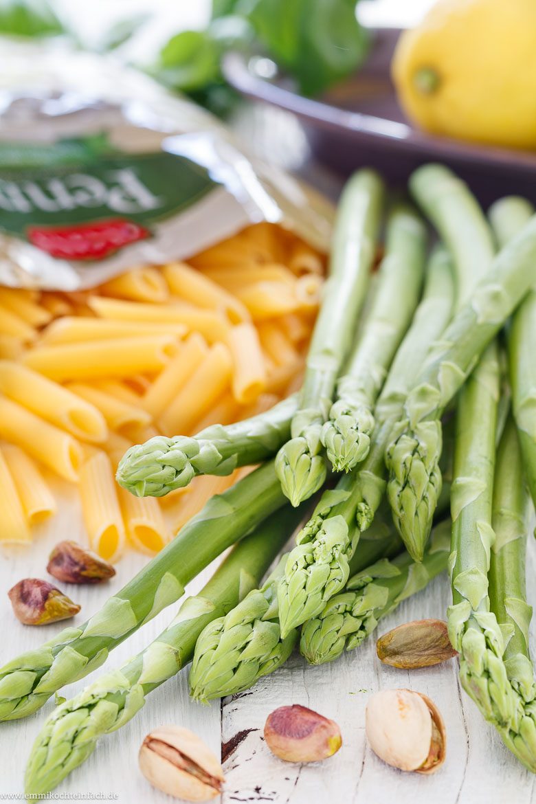 Nudeln mit frischem Spargelgemüse Zutaten - www.emmikochteinfach.de