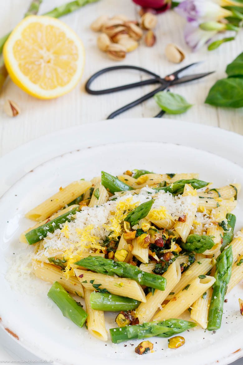 Pasta mit grünem Spargel - www.emmikochteinfach.de