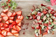 Erdbeer Rhabarber Kuchen - www.emmikochteinfach.de