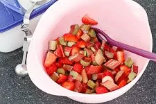 Erdbeer Rhabarber Kuchen - www.emmikochteinfach.de