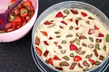 Erdbeer Rhabarber Kuchen - www.emmikochteinfach.de