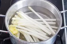 Spargel Cordon Bleu Röllchen - www.emmikochteinfach.de