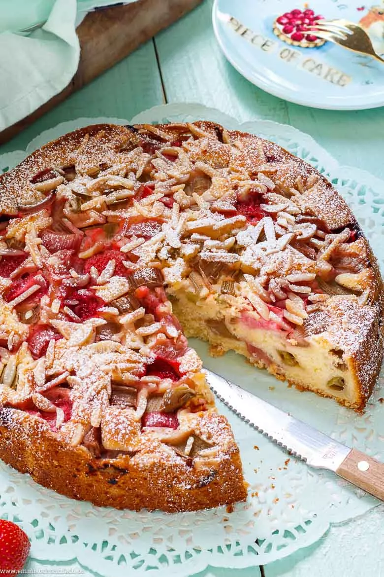 Erdbeer Rhabarber Kuchen - www.emmikochteinfach.de