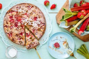 Erdbeer Rhabarber Kuchen - www.emmikochteinfach.de