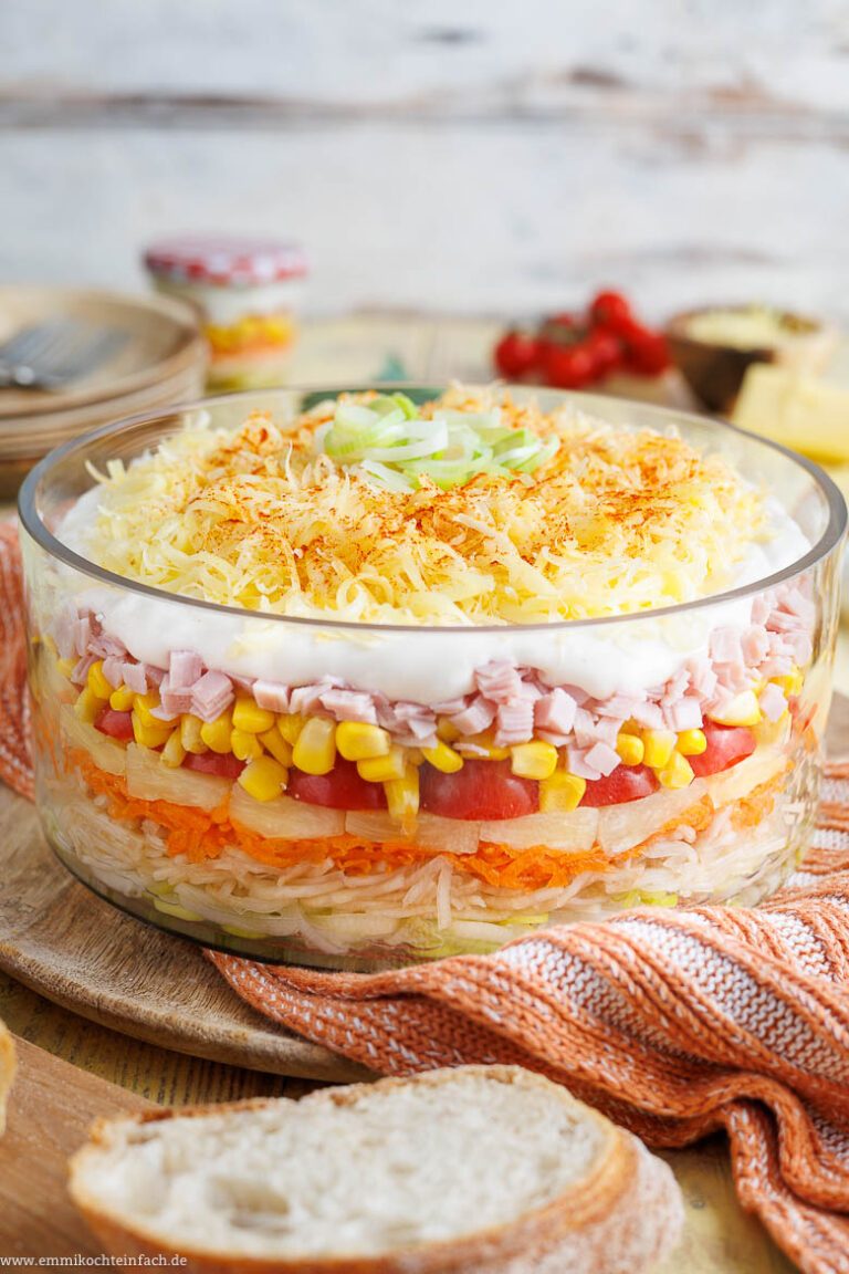 Klassischer Schichtsalat - emmikochteinfach