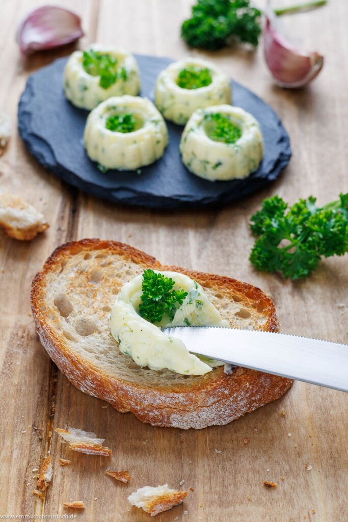 Kräuterbutter selber machen - emmikochteinfach