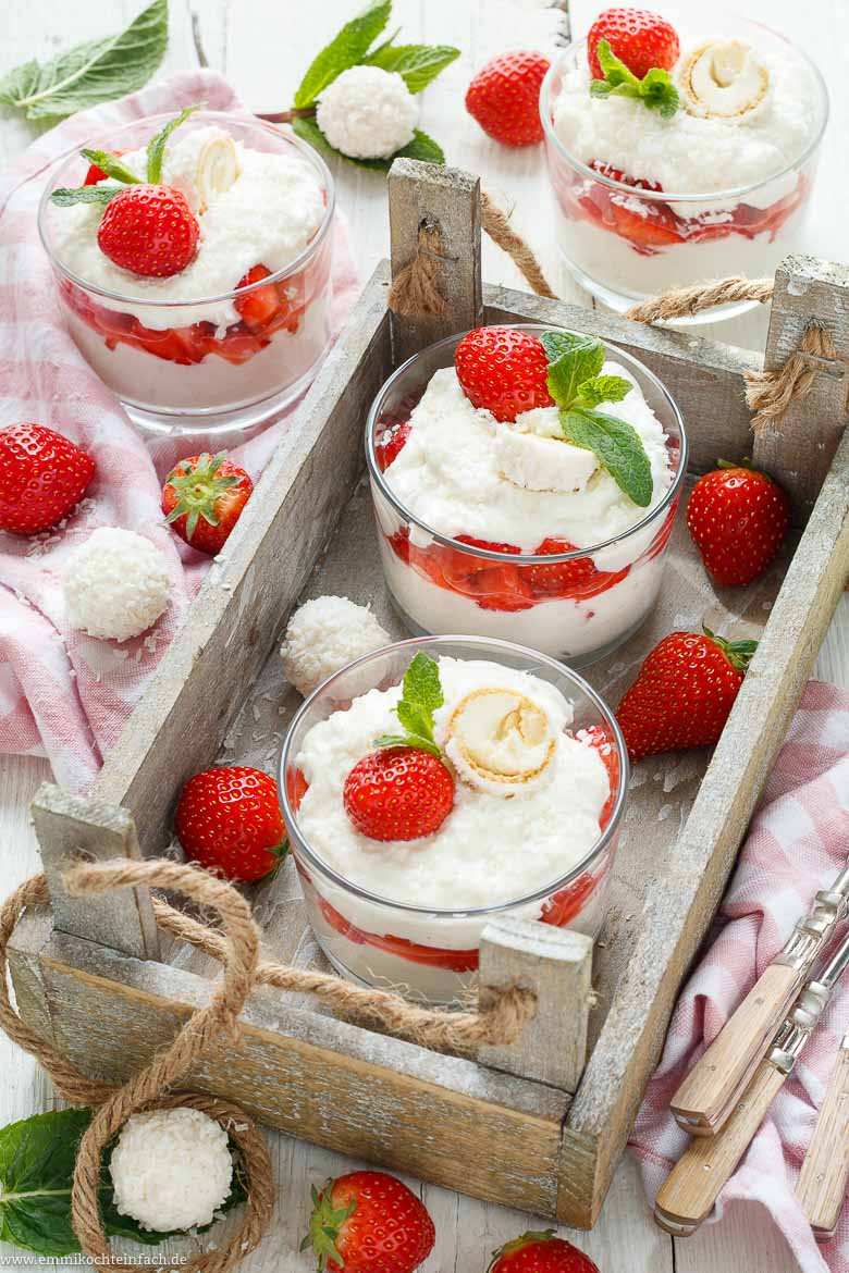 Schnelles Dessert mit Erdbeeren & Kokos - www.emmikochteinfach.de