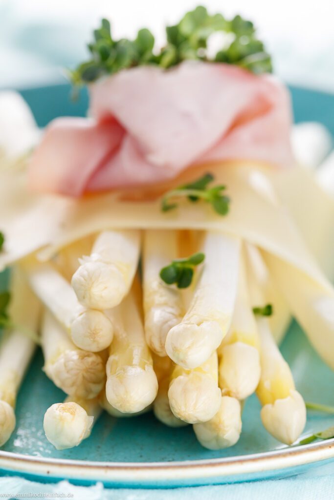 Spargel Cordon Bleu Röllchen - emmikochteinfach
