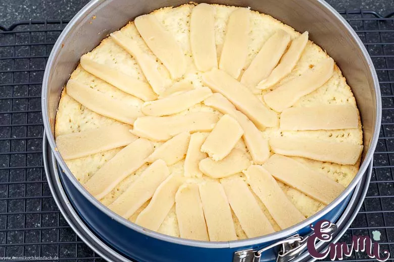 Marzipan für den Kirsch Streuselkuchen