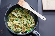 Schnelle Maultaschen Pfanne mit Ei