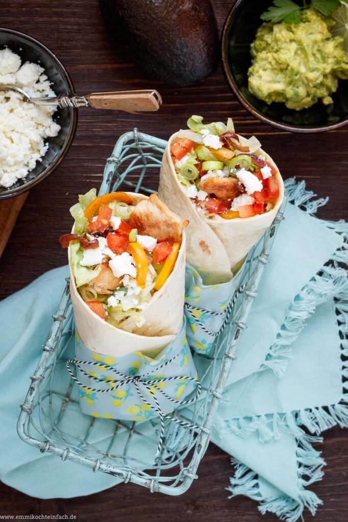 Hähnchen Wraps mit Salat und Feta - emmikochteinfach