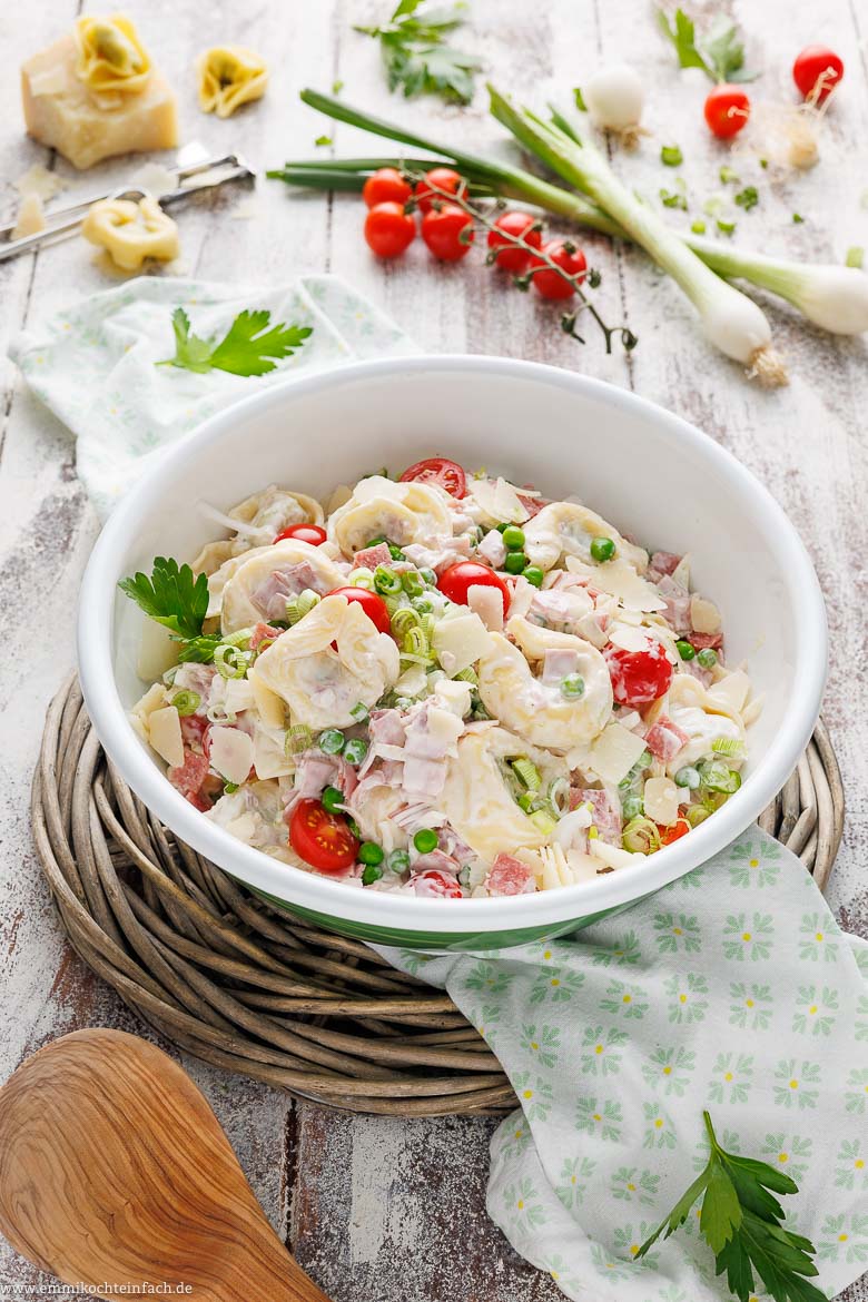 Tortellini Salat mit Schinken - emmikochteinfach