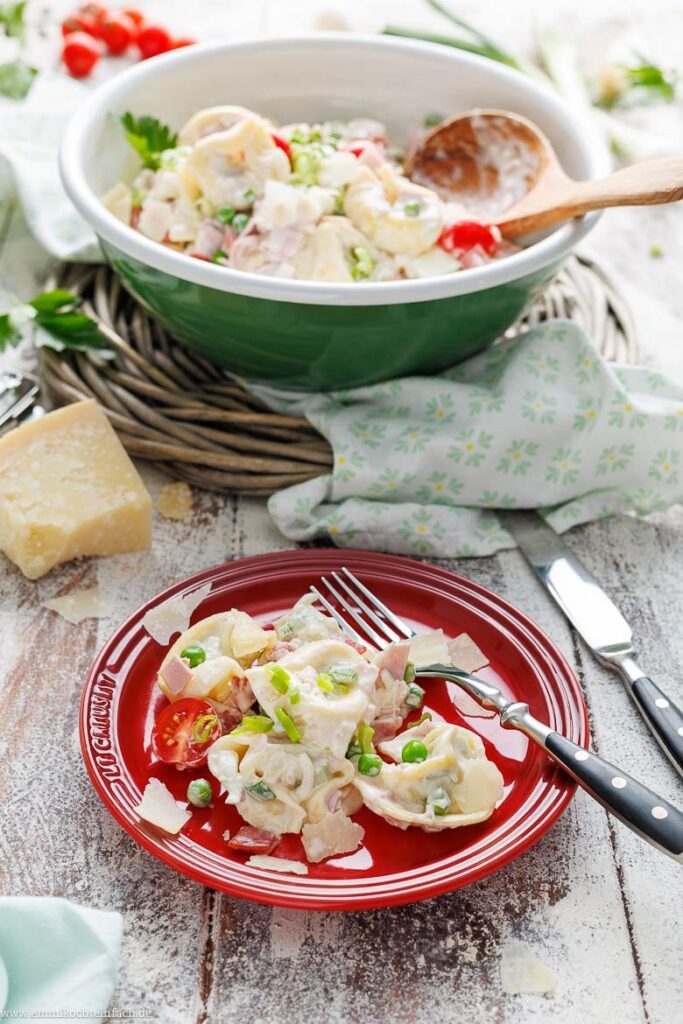 Tortellini Salat mit Schinken - emmikochteinfach