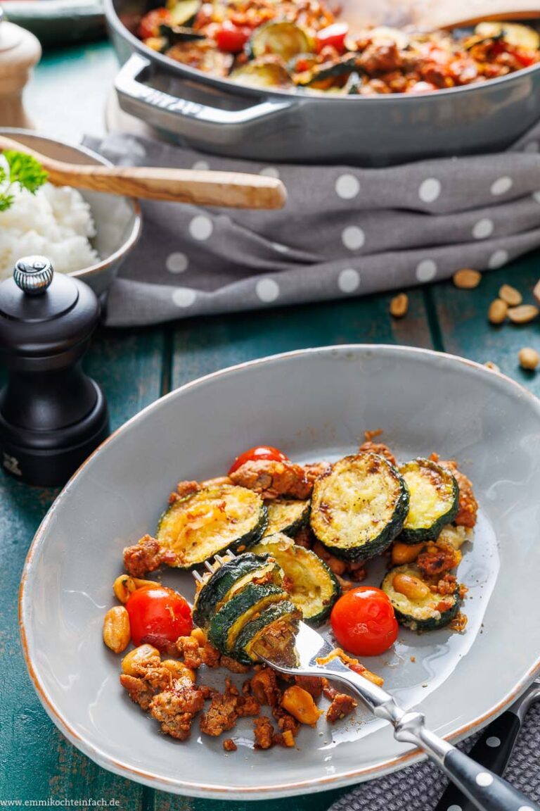 Zucchini Pfanne mit Hackfleisch - emmikochteinfach