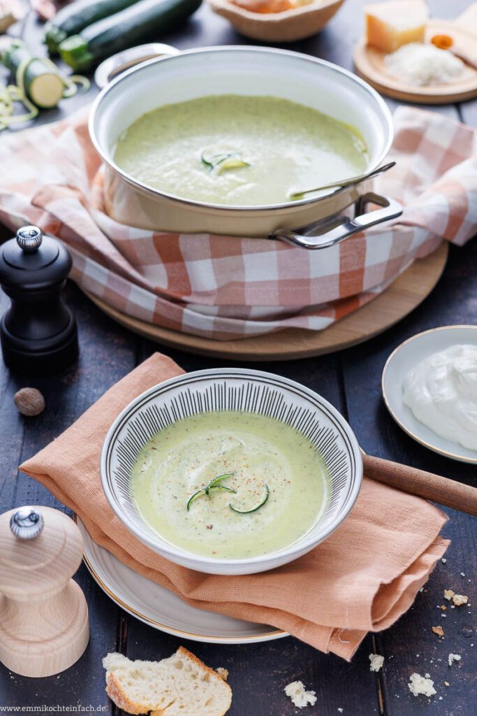 Zucchinisuppe - schnell &amp; einfach - emmikochteinfach